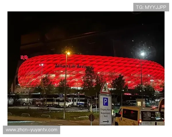 安联球场气氛热烈，拜仁球迷高歌助威震慑对手